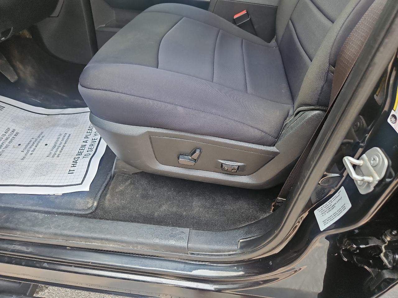 RAM 2500 Big Horn 4x4 Crew Cab 6'4" Box 2017