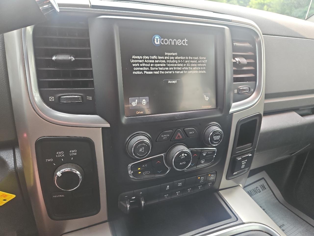 RAM 2500 Big Horn 4x4 Crew Cab 6'4" Box 2017