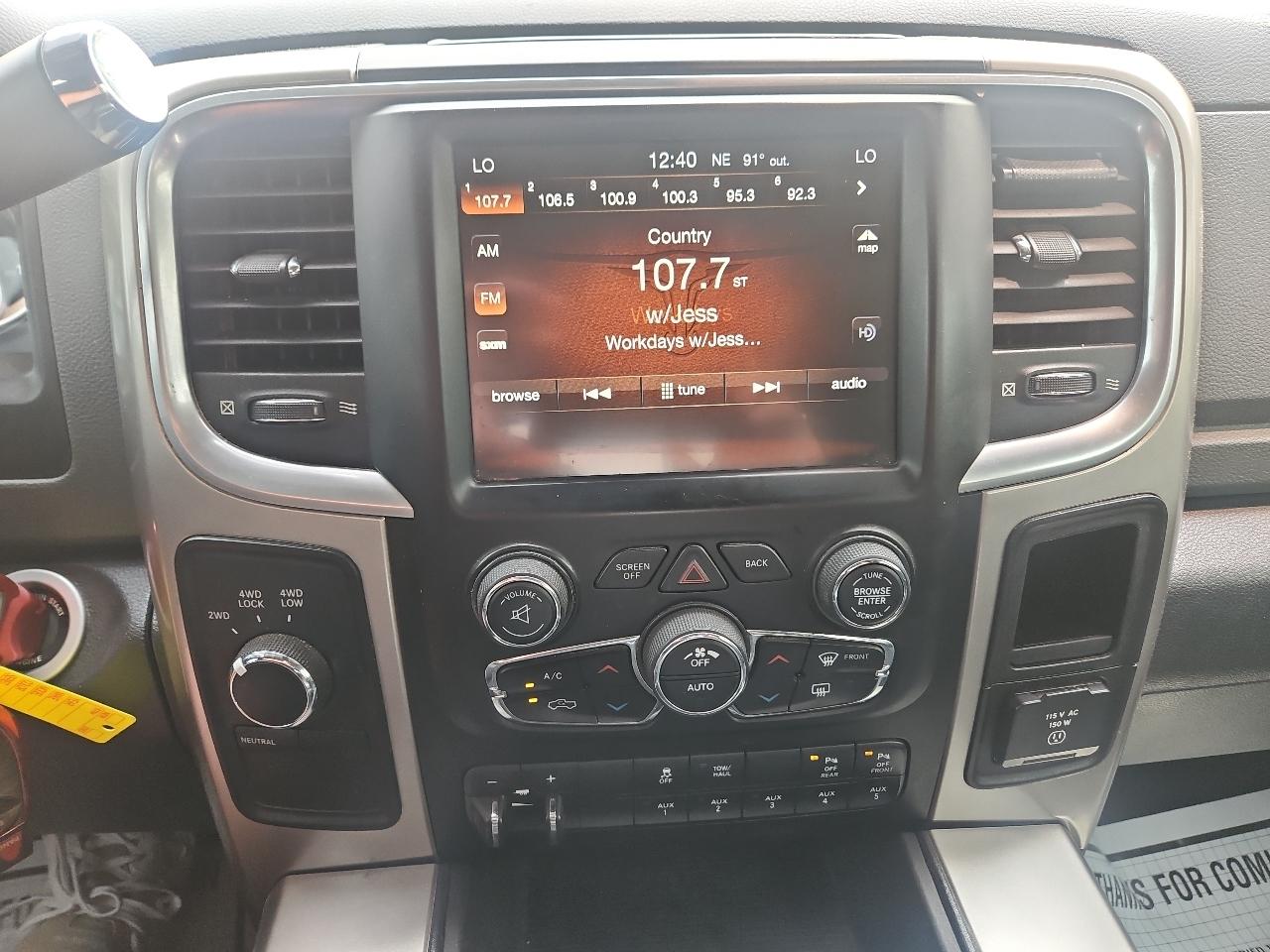 RAM 2500 Big Horn 4x4 Crew Cab 6'4" Box 2017