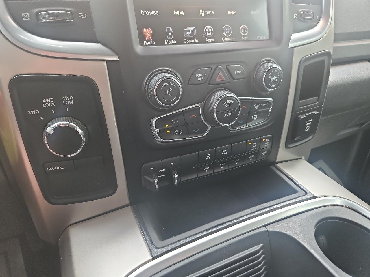 RAM 2500 Big Horn 4x4 Crew Cab 6'4" Box 2017