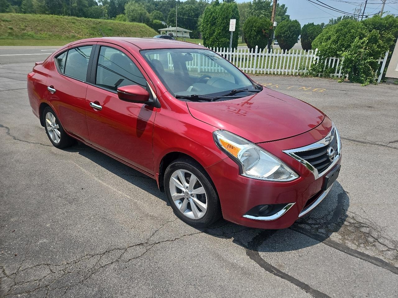Nissan Versa 4dr Sdn CVT 1.6 SL *Ltd Avail* 2015