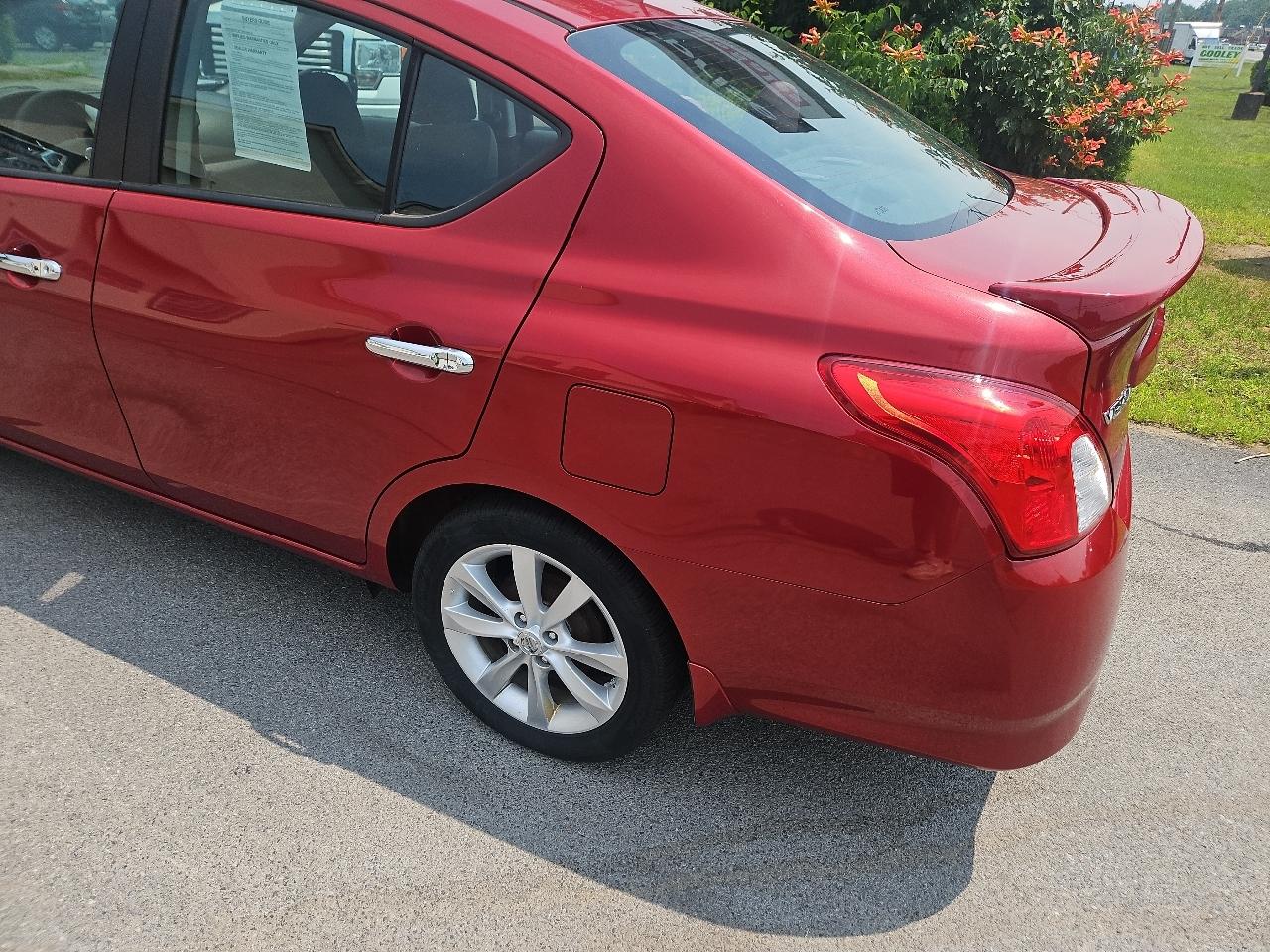 Nissan Versa 4dr Sdn CVT 1.6 SL *Ltd Avail* 2015