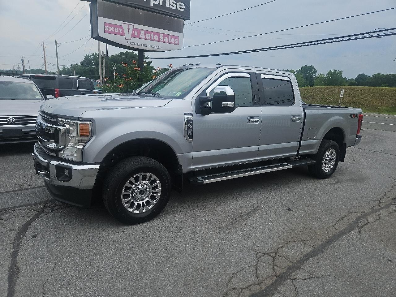 Ford Super Duty F-350 SRW XLT 4WD Crew Cab 6.75' Box 2022