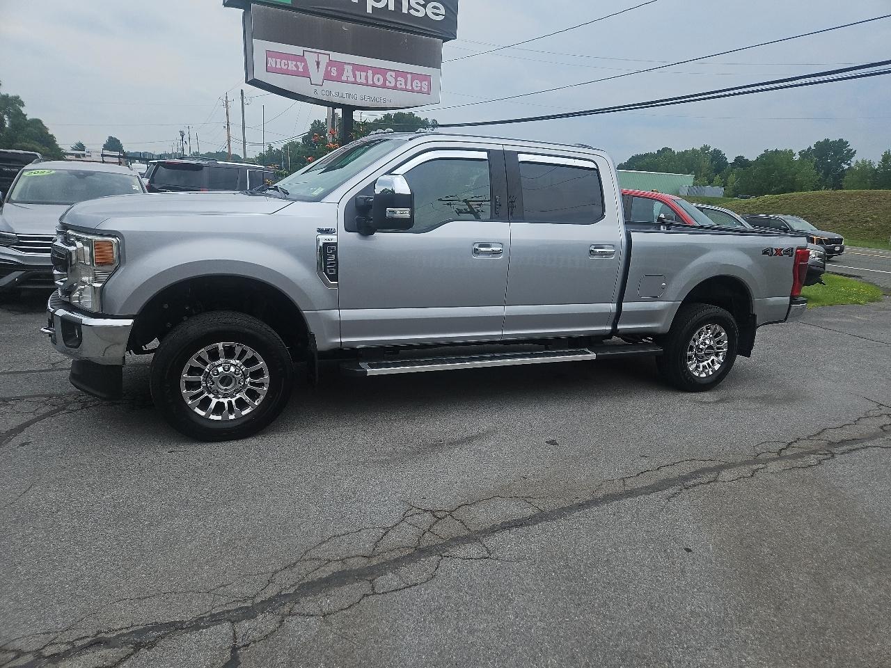 Ford Super Duty F-350 SRW XLT 4WD Crew Cab 6.75' Box 2022