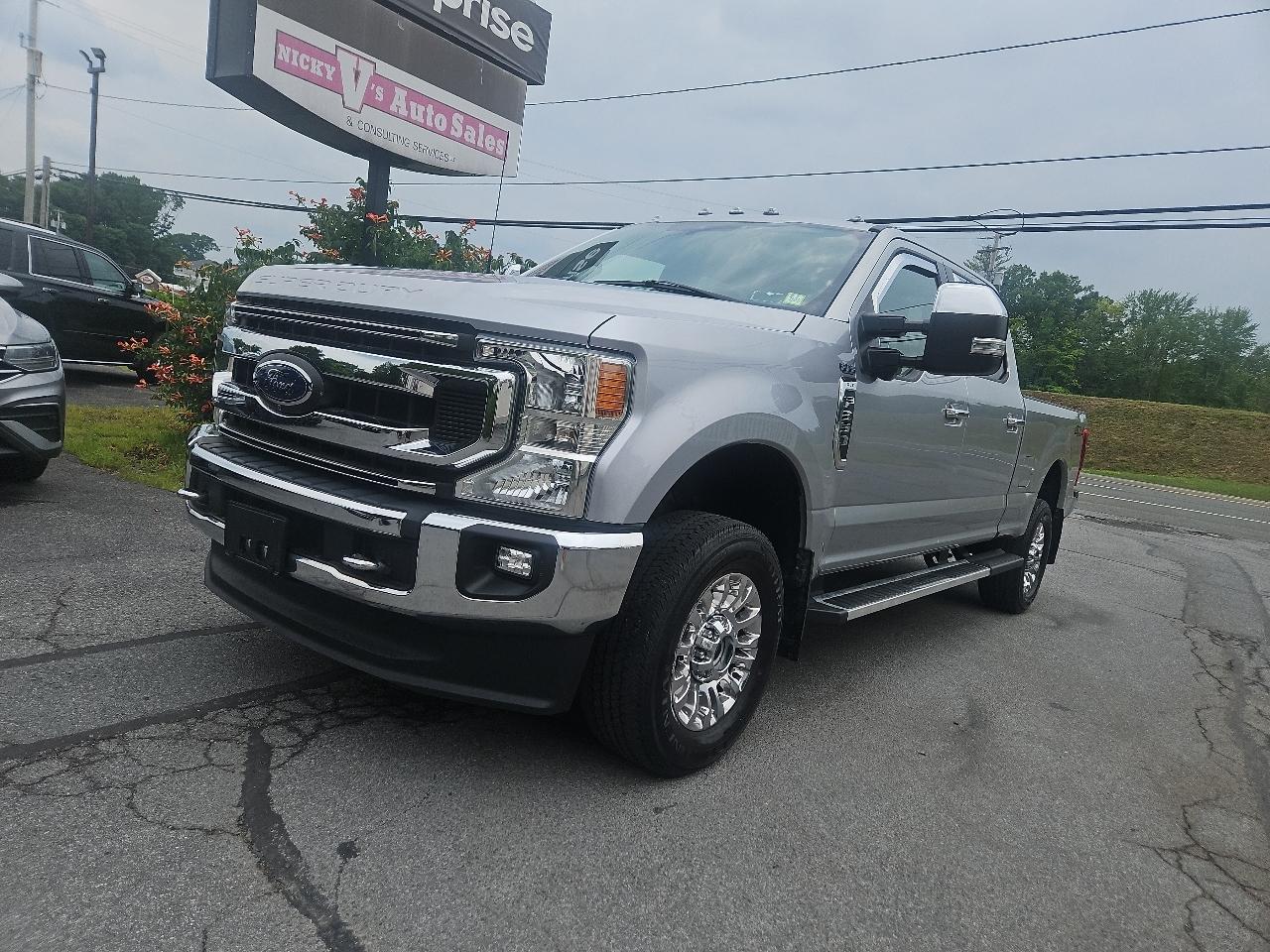 Ford Super Duty F-350 SRW XLT 4WD Crew Cab 6.75' Box 2022