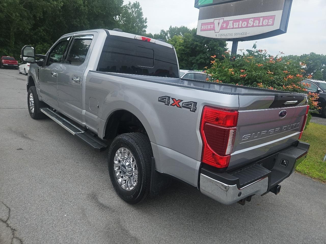 Ford Super Duty F-350 SRW XLT 4WD Crew Cab 6.75' Box 2022