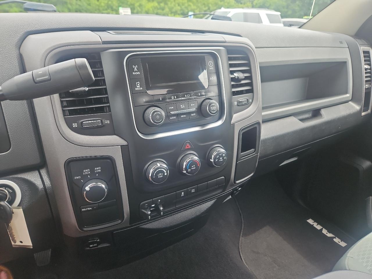 RAM 1500 4WD Reg Cab 140.5" Tradesman 2014