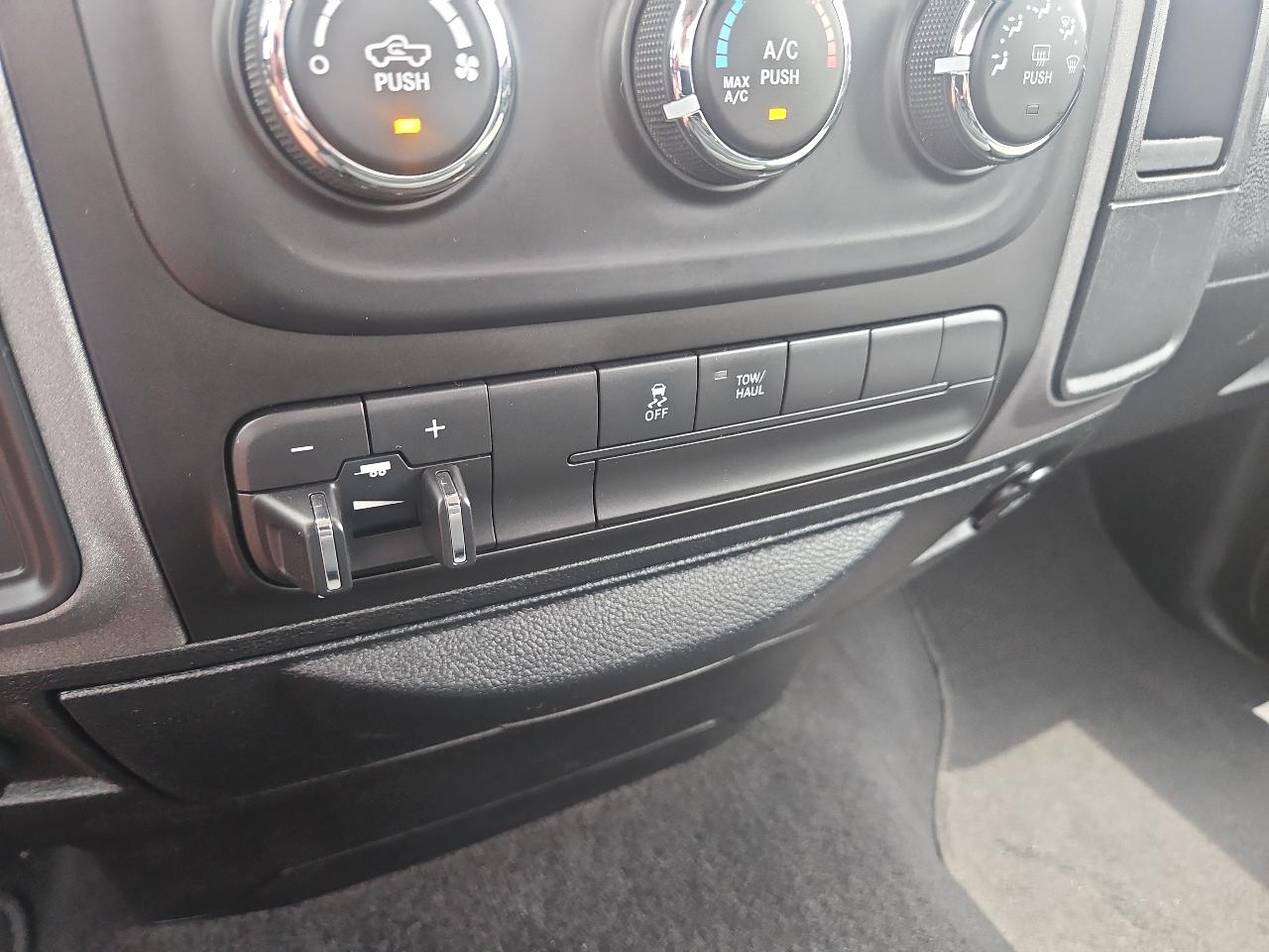 RAM 1500 4WD Reg Cab 140.5" Tradesman 2014