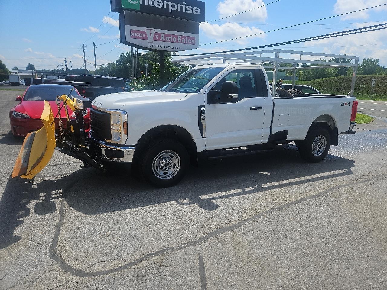 Ford Super Duty F-250 SRW XL 4WD Reg Cab 8' Box 2024
