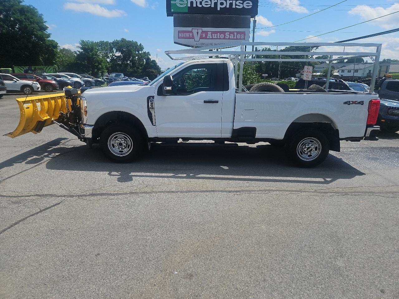 Ford Super Duty F-250 SRW XL 4WD Reg Cab 8' Box 2024