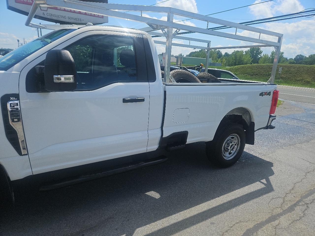 Ford Super Duty F-250 SRW XL 4WD Reg Cab 8' Box 2024