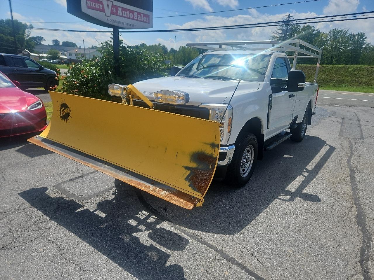 Ford Super Duty F-250 SRW XL 4WD Reg Cab 8' Box 2024