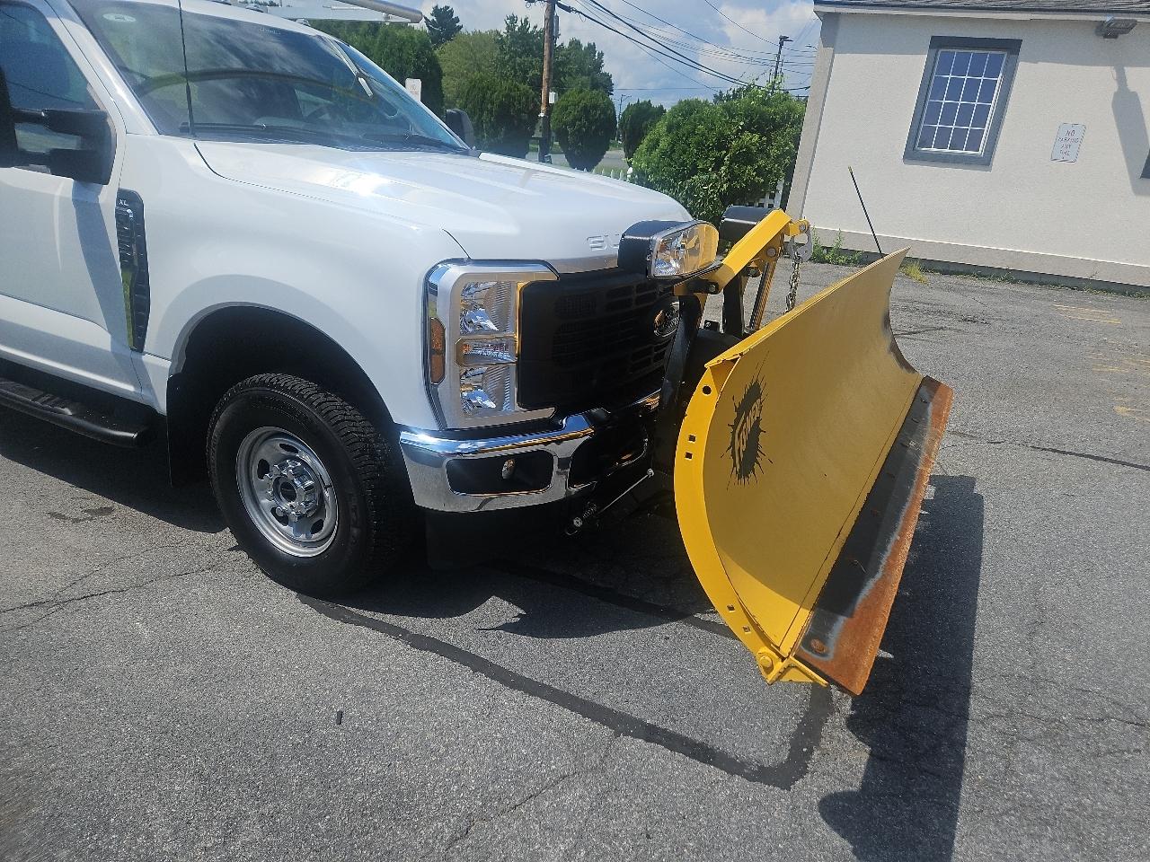 Ford Super Duty F-250 SRW XL 4WD Reg Cab 8' Box 2024