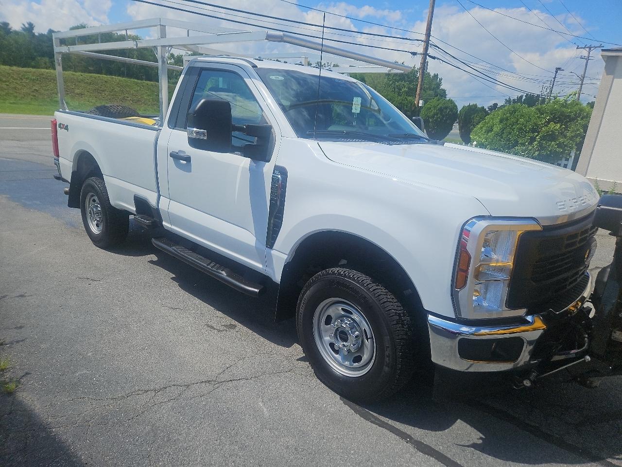 Ford Super Duty F-250 SRW XL 4WD Reg Cab 8' Box 2024
