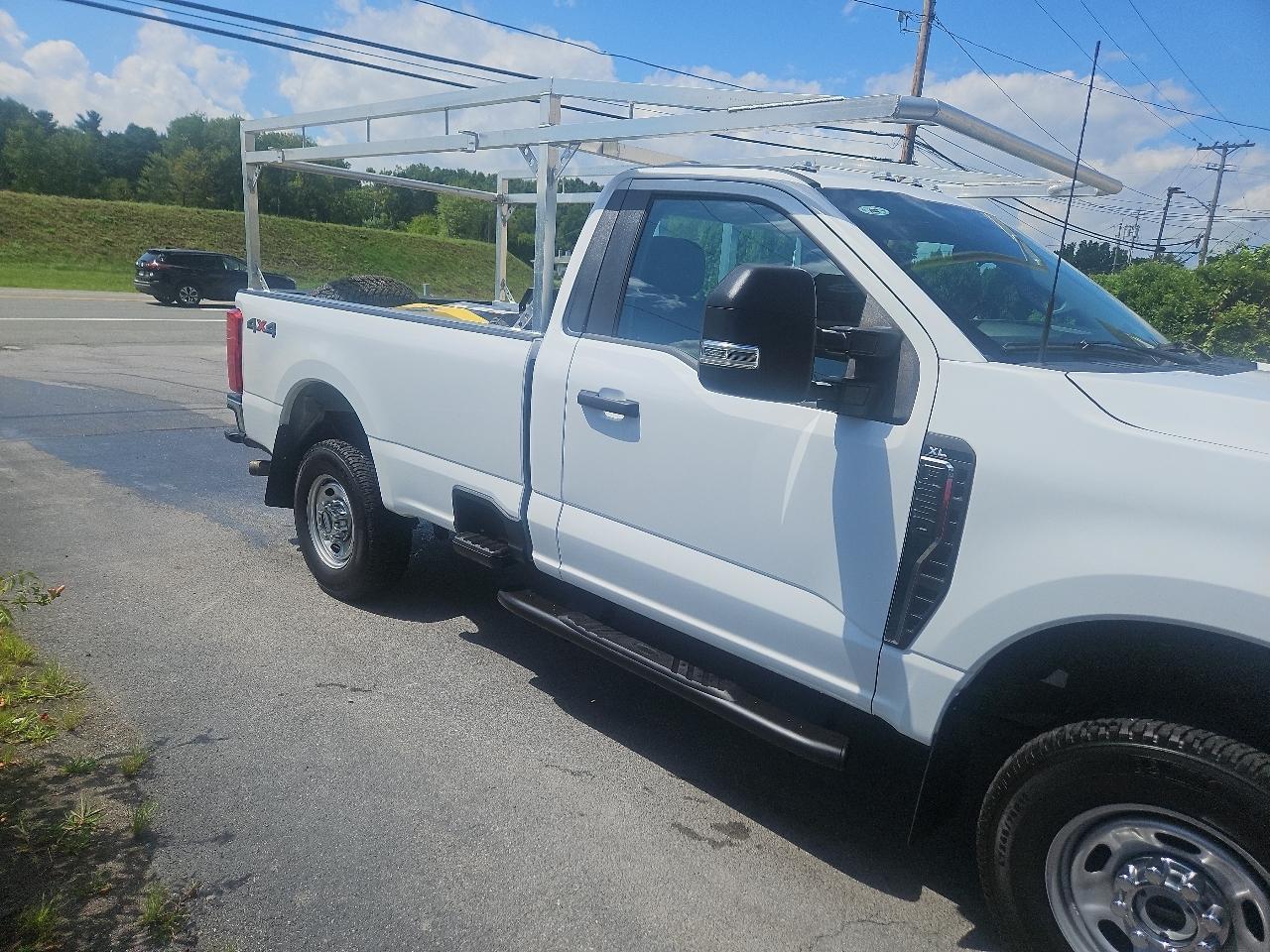 Ford Super Duty F-250 SRW XL 4WD Reg Cab 8' Box 2024