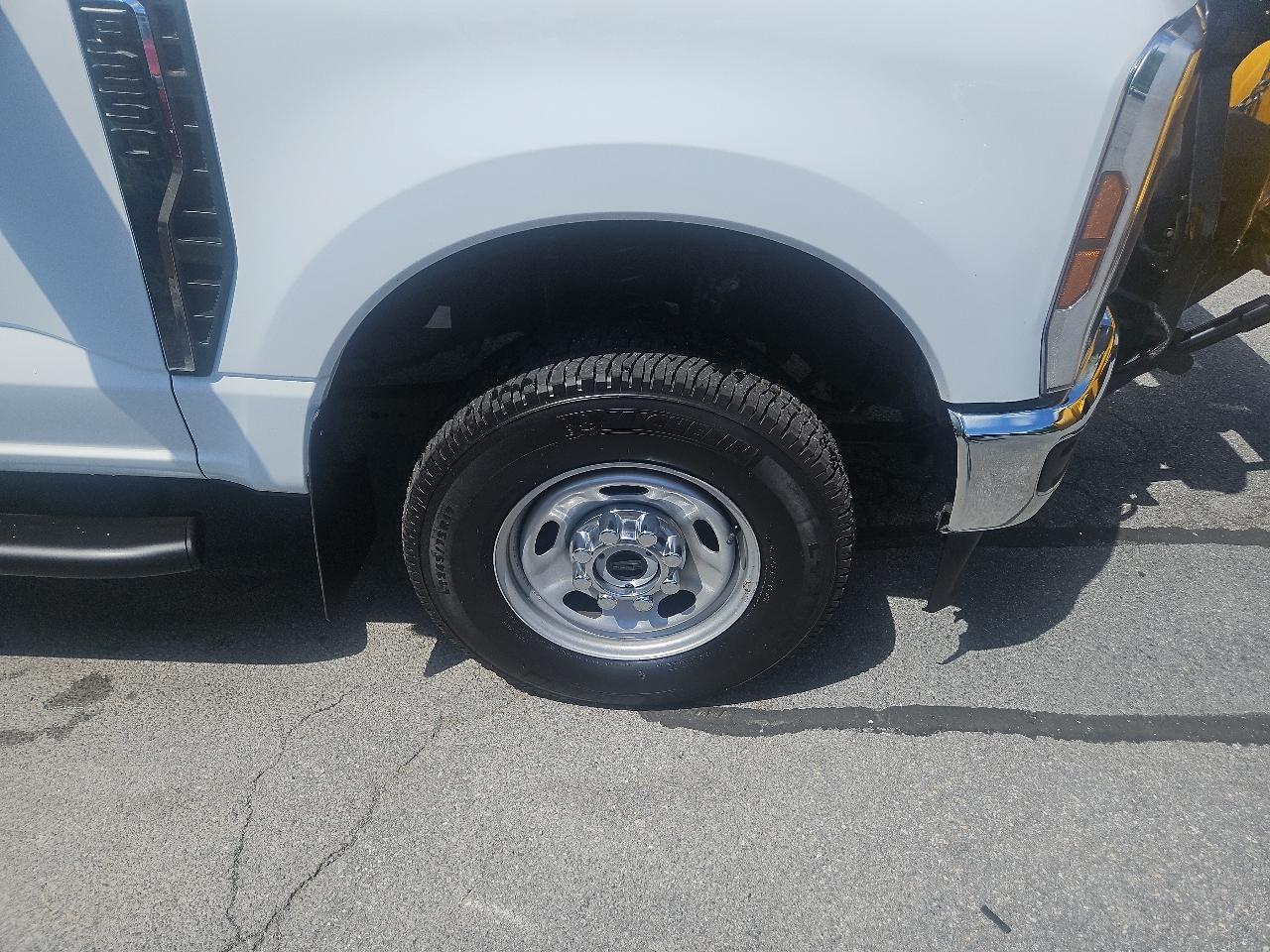 Ford Super Duty F-250 SRW XL 4WD Reg Cab 8' Box 2024