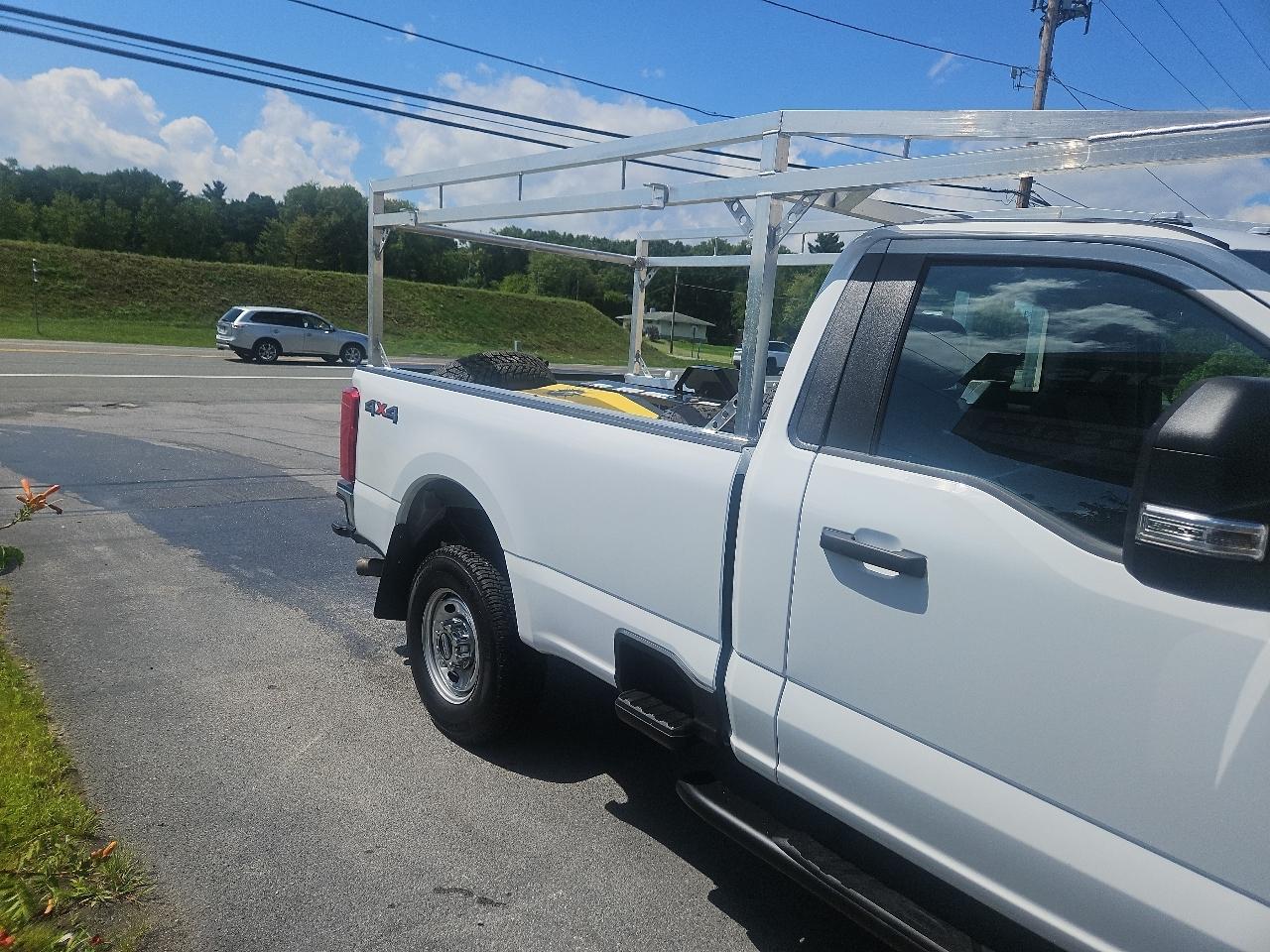 Ford Super Duty F-250 SRW XL 4WD Reg Cab 8' Box 2024