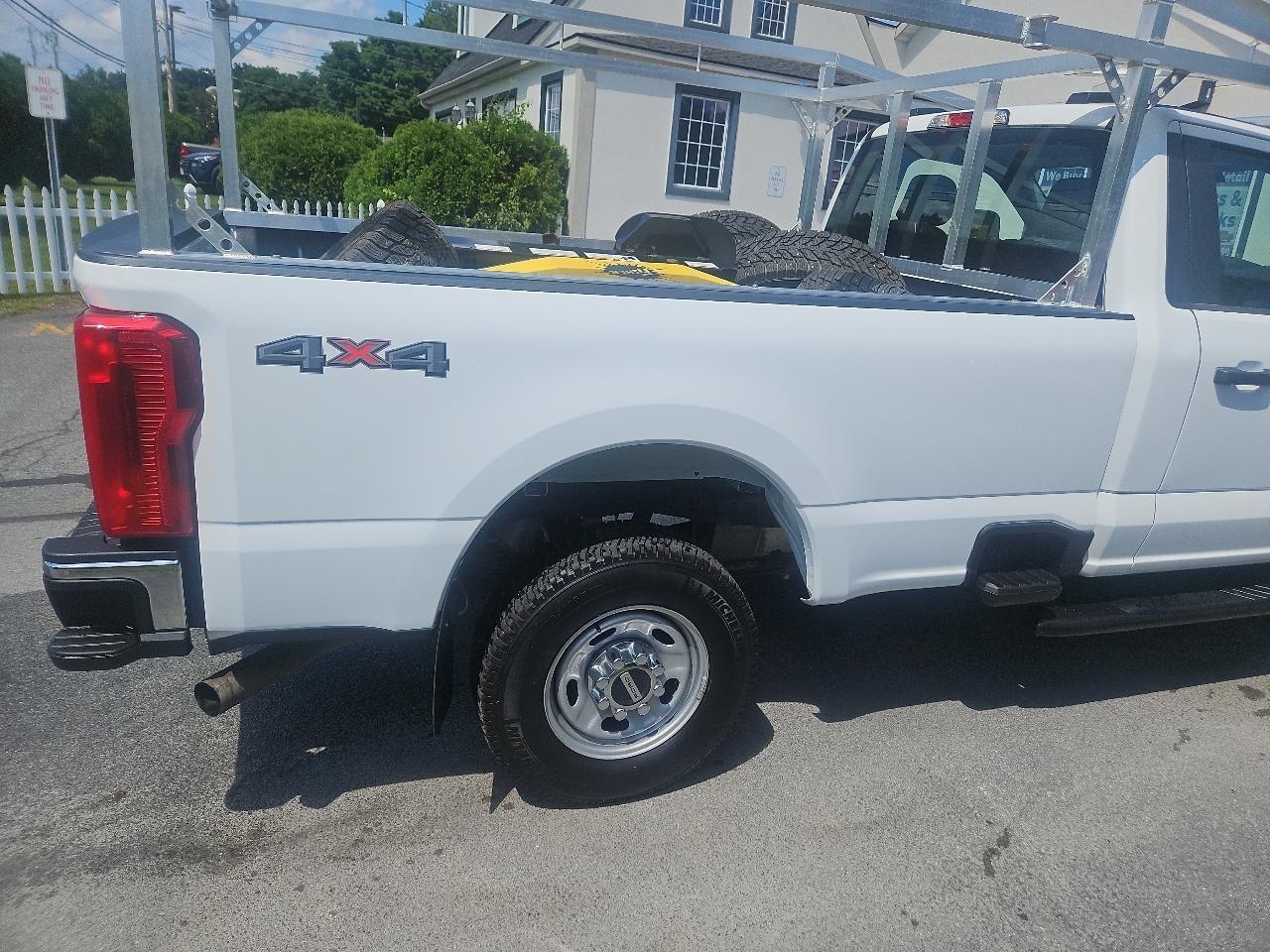 Ford Super Duty F-250 SRW XL 4WD Reg Cab 8' Box 2024