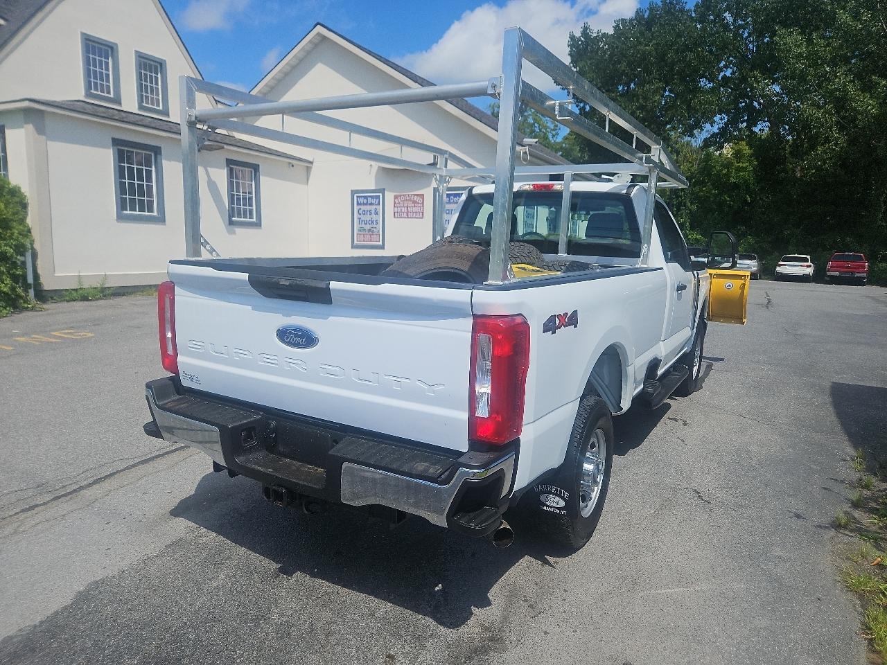 Ford Super Duty F-250 SRW XL 4WD Reg Cab 8' Box 2024
