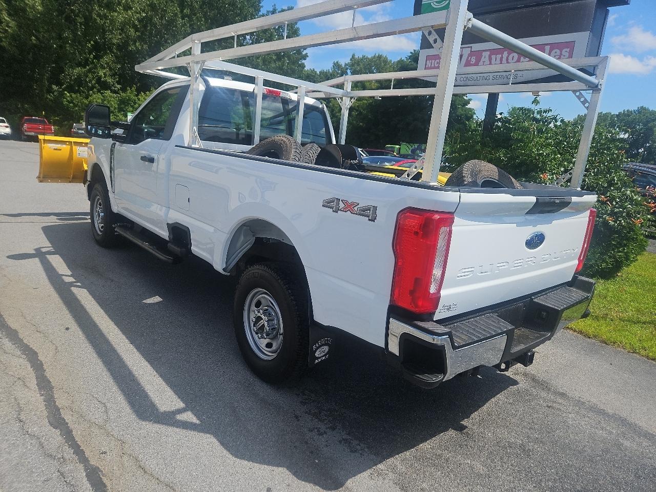 Ford Super Duty F-250 SRW XL 4WD Reg Cab 8' Box 2024