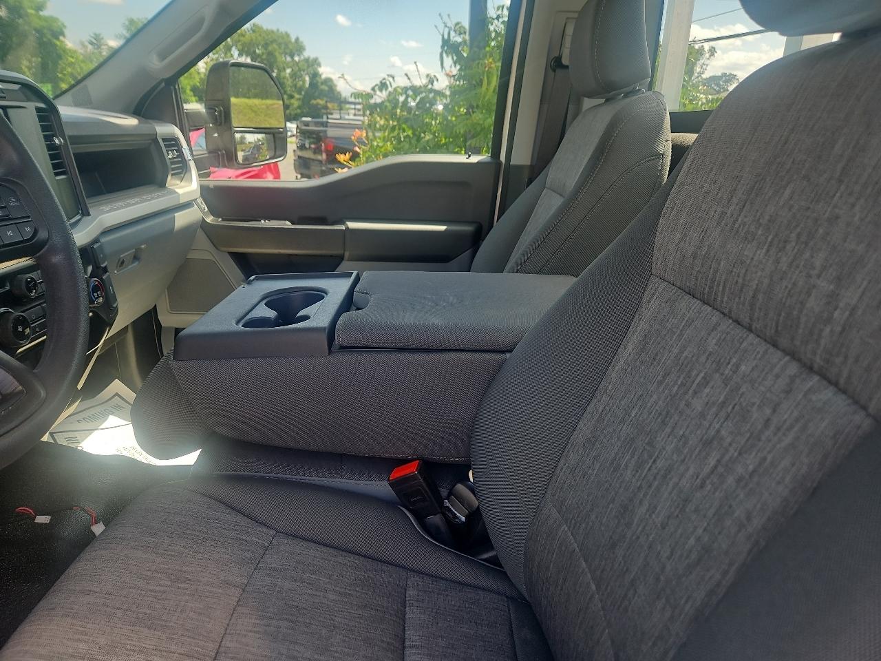 Ford Super Duty F-250 SRW XL 4WD Reg Cab 8' Box 2024