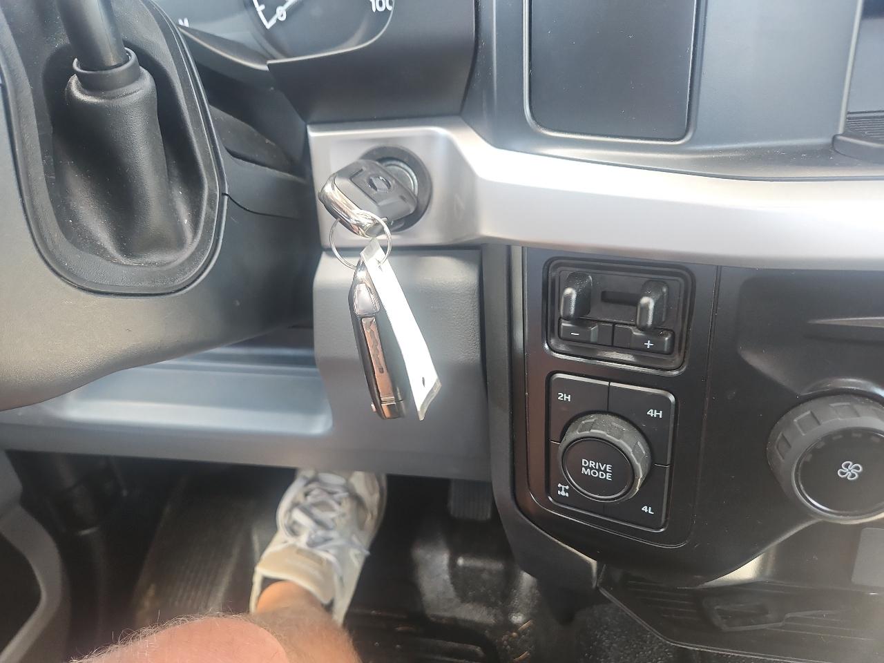 Ford Super Duty F-250 SRW XL 4WD Reg Cab 8' Box 2024