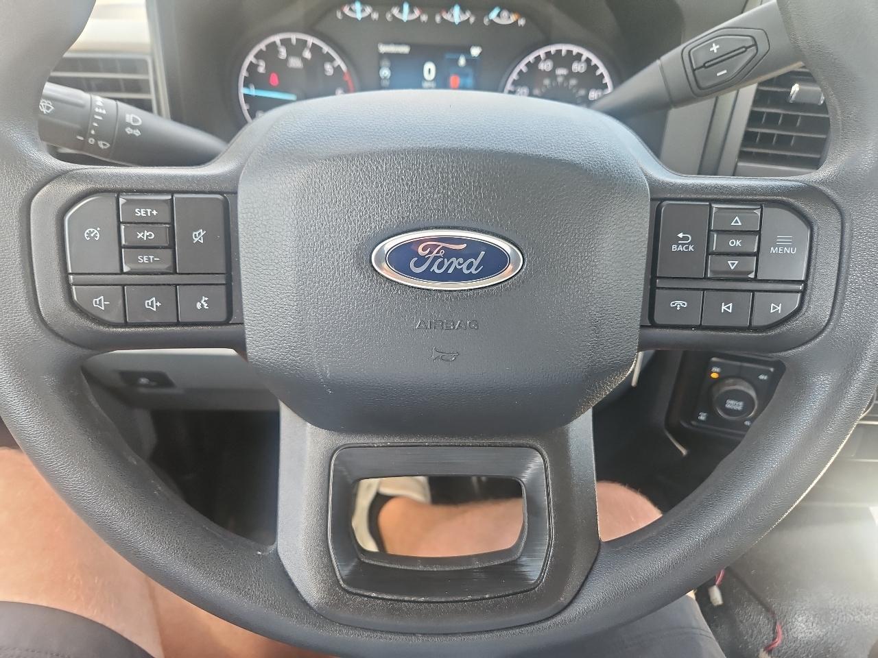 Ford Super Duty F-250 SRW XL 4WD Reg Cab 8' Box 2024
