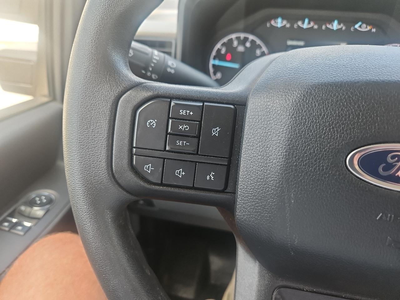 Ford Super Duty F-250 SRW XL 4WD Reg Cab 8' Box 2024