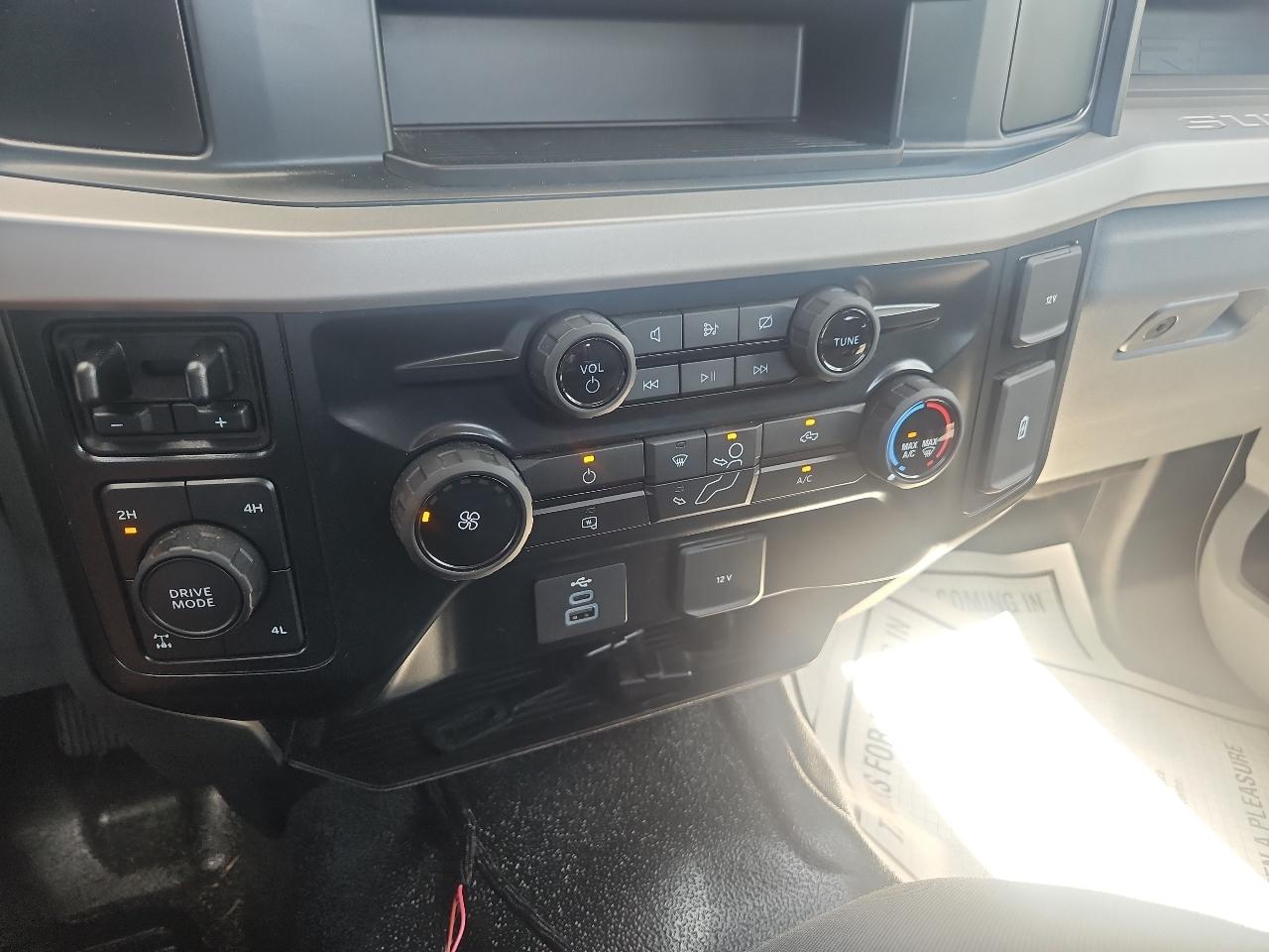 Ford Super Duty F-250 SRW XL 4WD Reg Cab 8' Box 2024