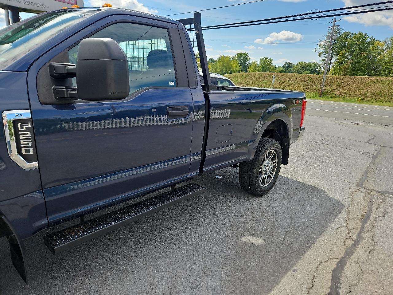 Ford Super Duty F-250 SRW XL 4WD Reg Cab 8' Box 2018