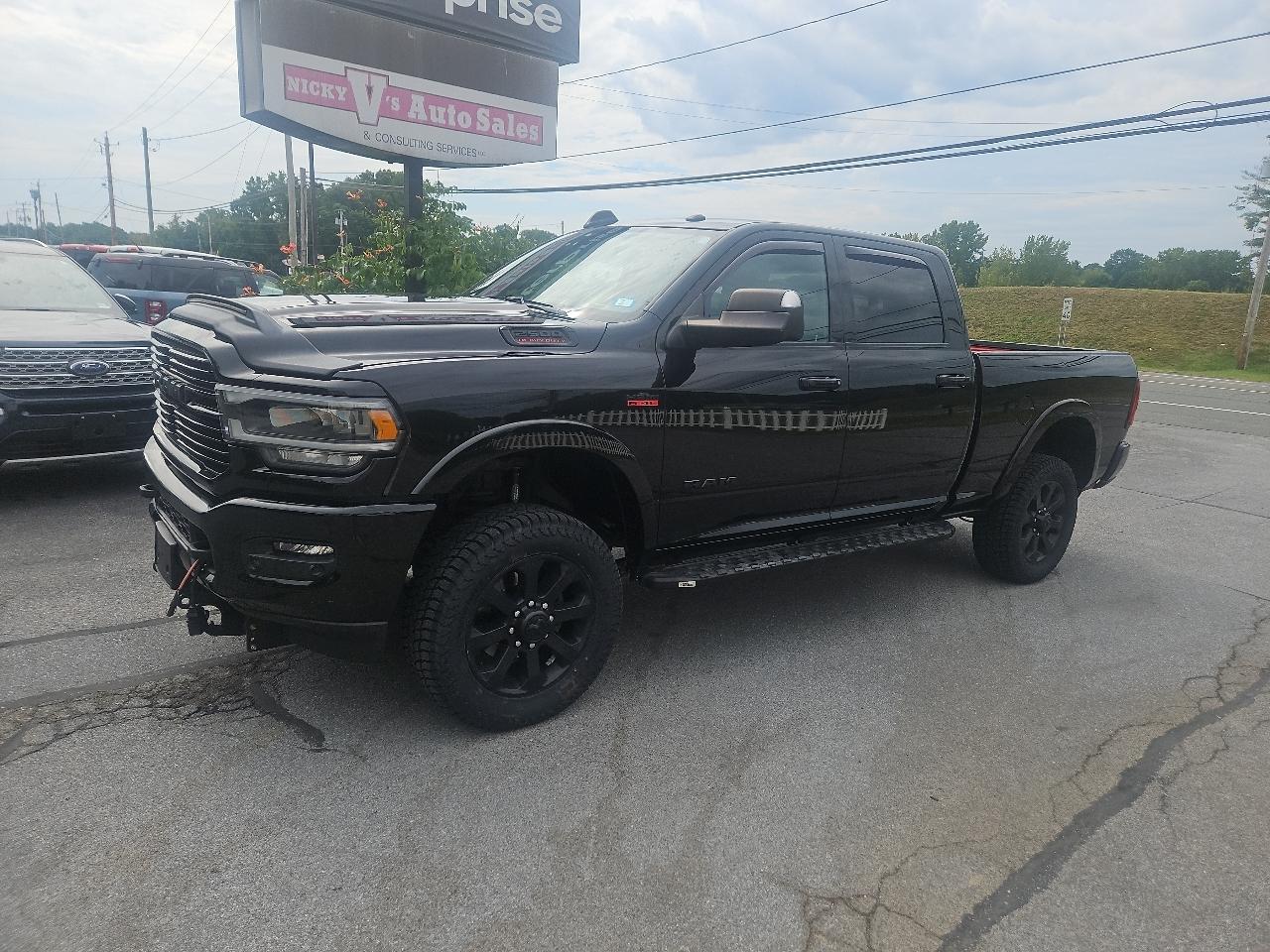 RAM 2500 Laramie 4x4 Crew Cab 6'4" Box 2022