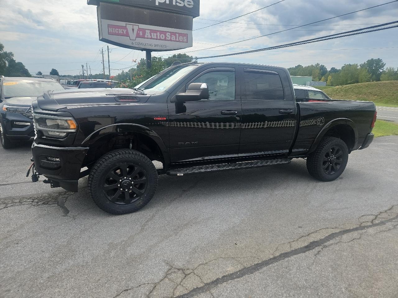 RAM 2500 Laramie 4x4 Crew Cab 6'4" Box 2022