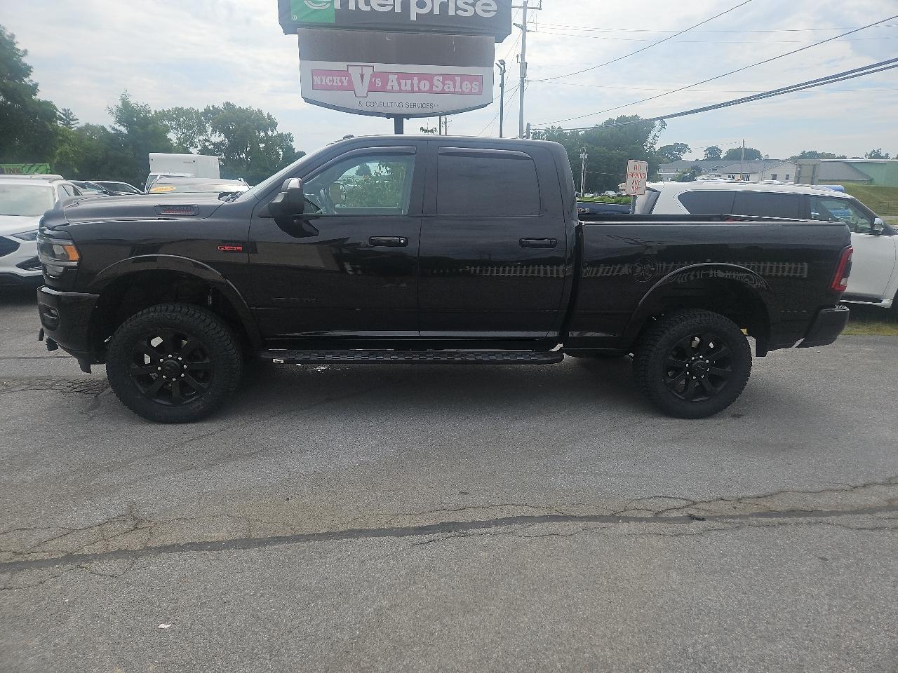 RAM 2500 Laramie 4x4 Crew Cab 6'4" Box 2022
