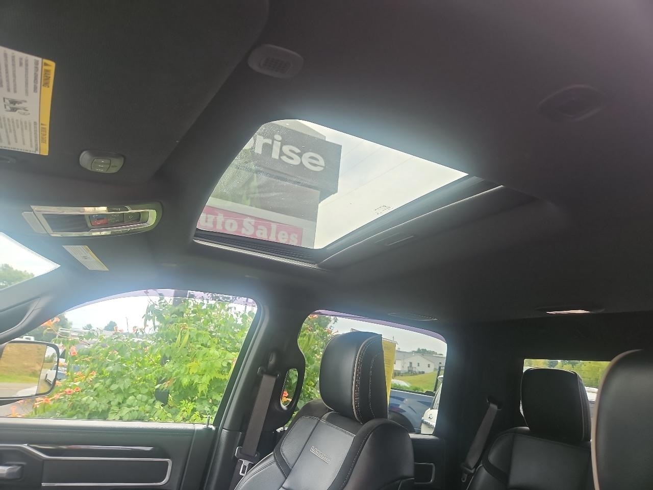 RAM 2500 Laramie 4x4 Crew Cab 6'4" Box 2022