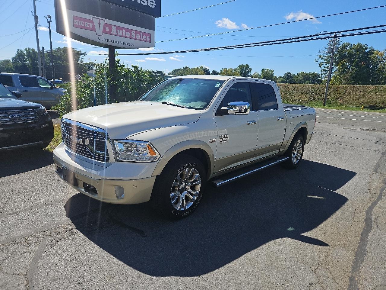 RAM 1500 Longhorn 4x4 Crew Cab 5'7" Box 2017