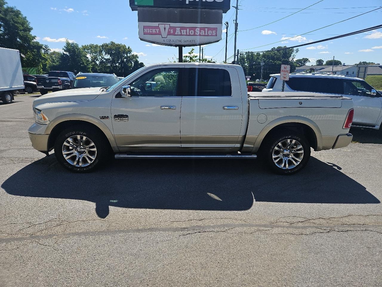 RAM 1500 Longhorn 4x4 Crew Cab 5'7" Box 2017