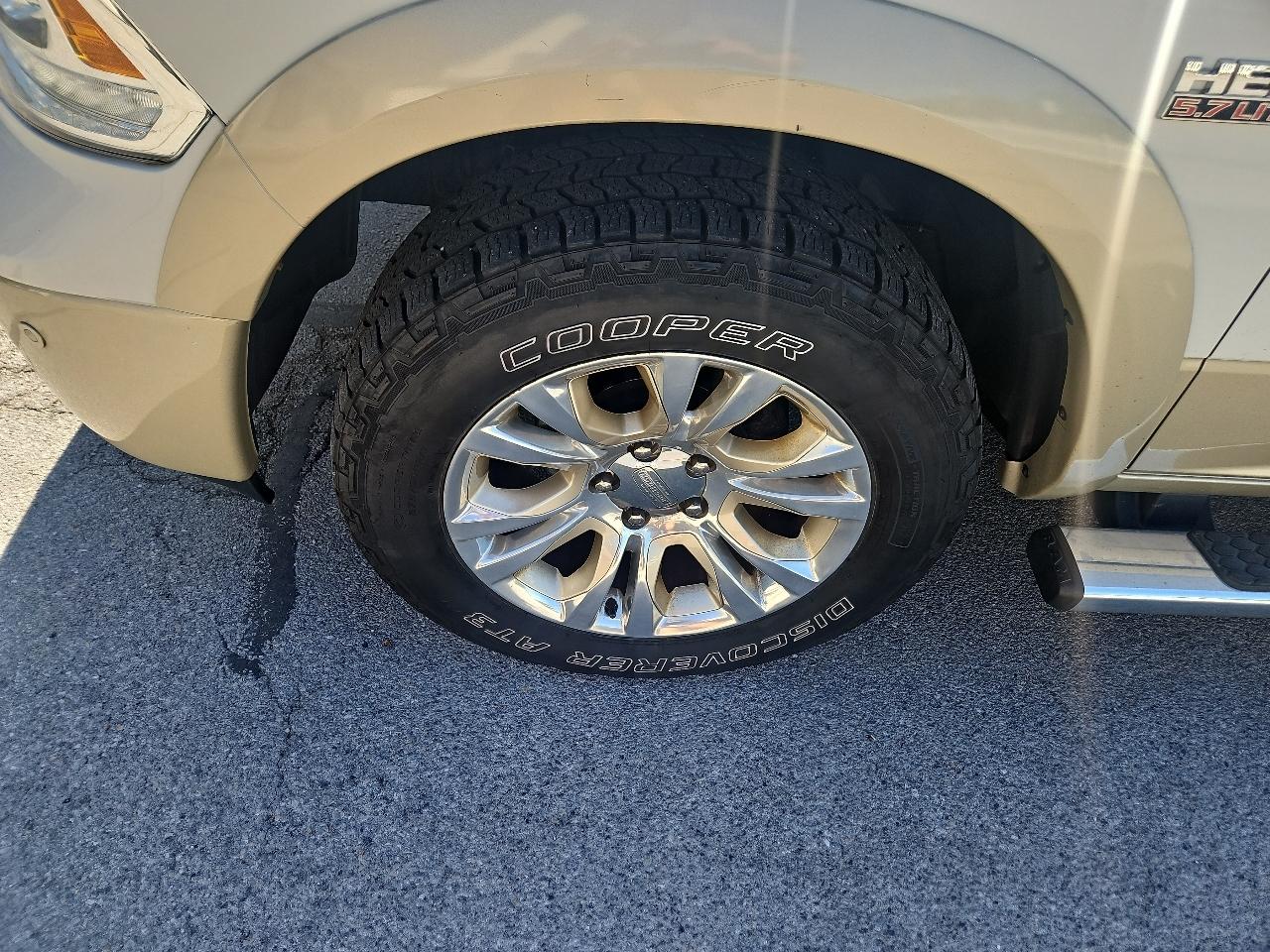 RAM 1500 Longhorn 4x4 Crew Cab 5'7" Box 2017
