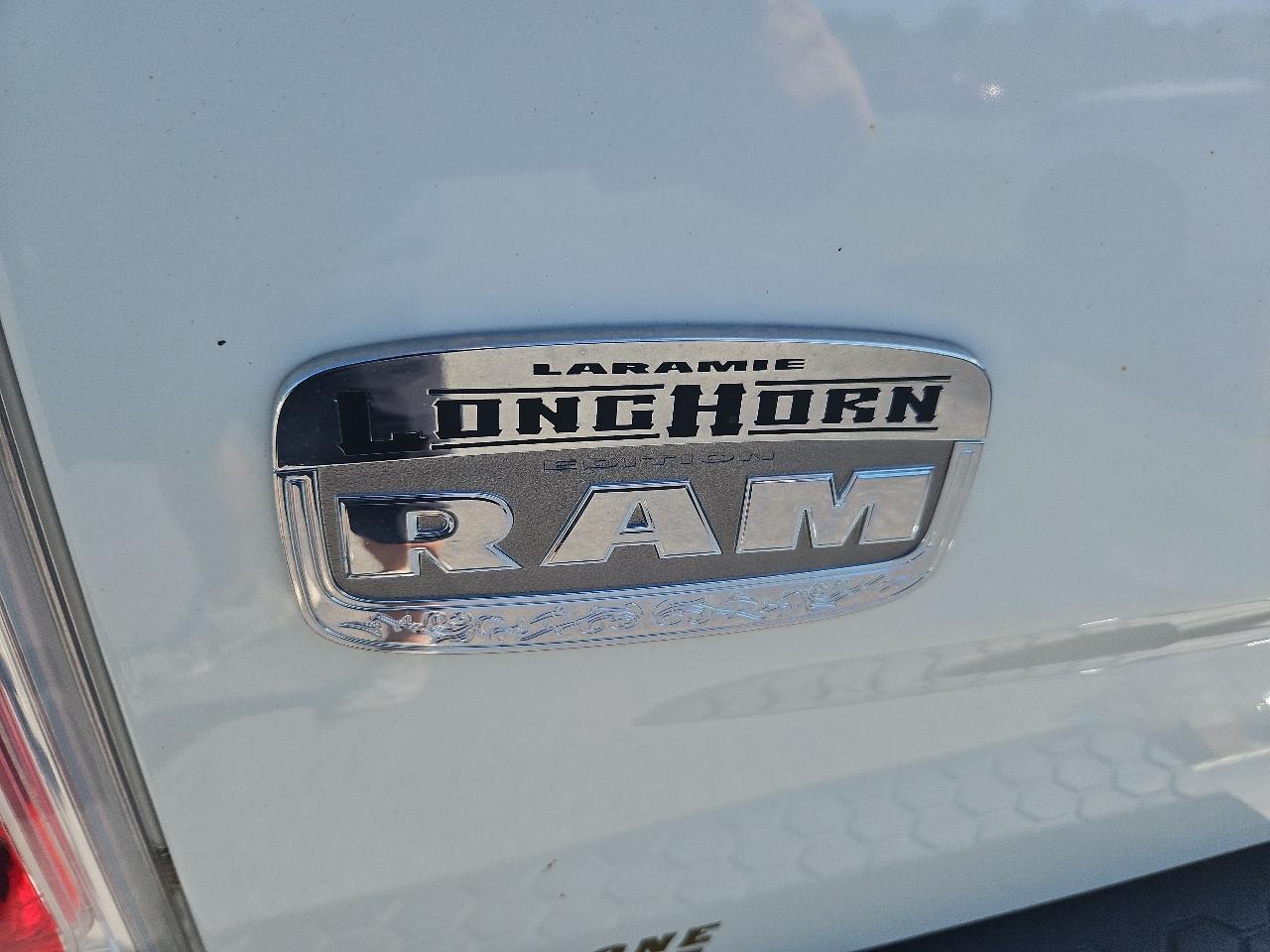 RAM 1500 Longhorn 4x4 Crew Cab 5'7" Box 2017