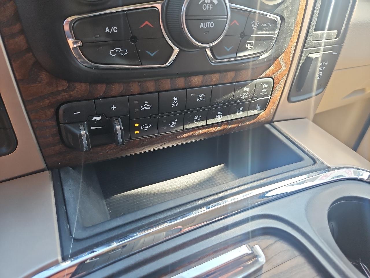 RAM 1500 Longhorn 4x4 Crew Cab 5'7" Box 2017