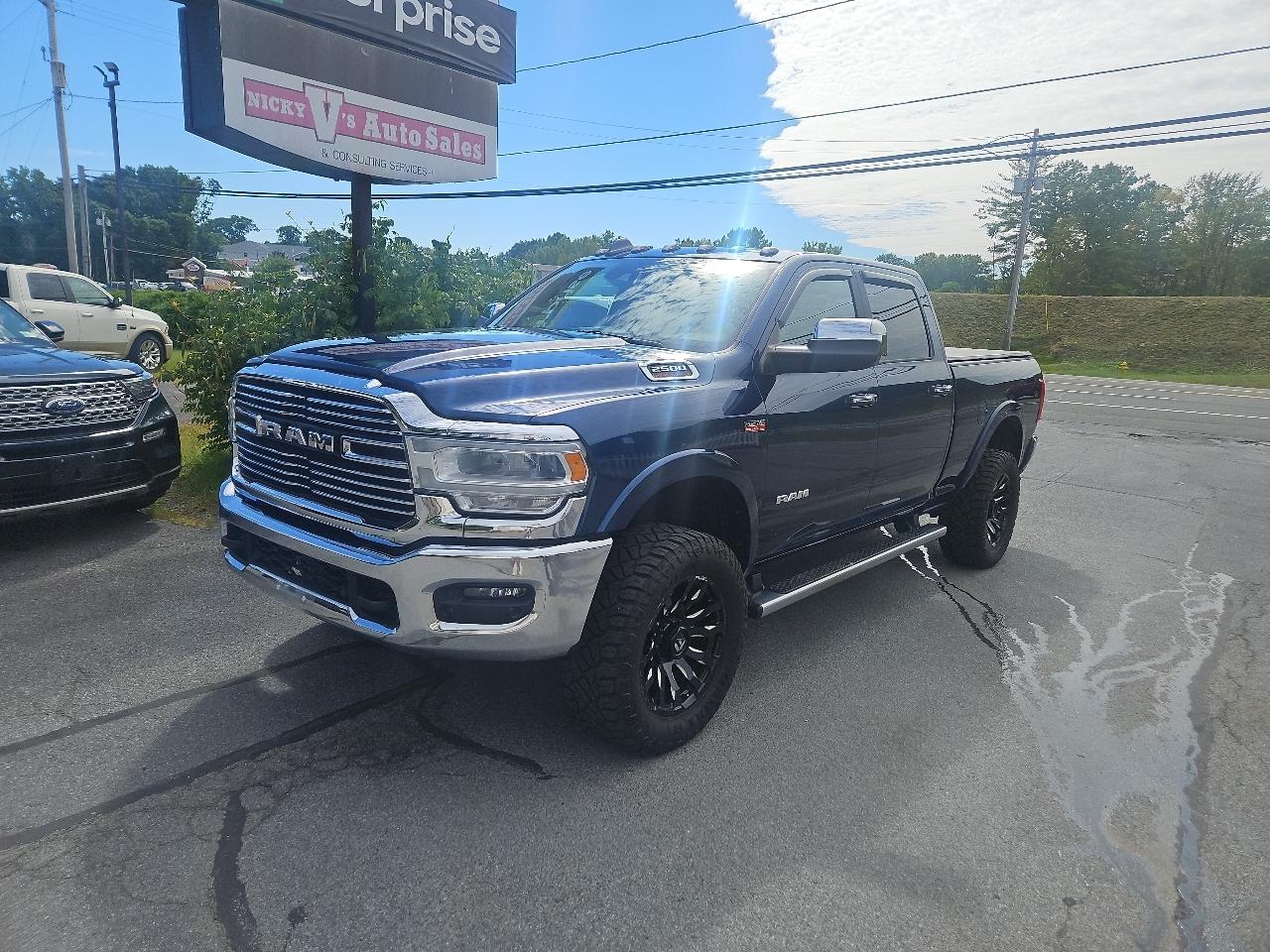 RAM 2500 Laramie 4x4 Crew Cab 6'4" Box 2019