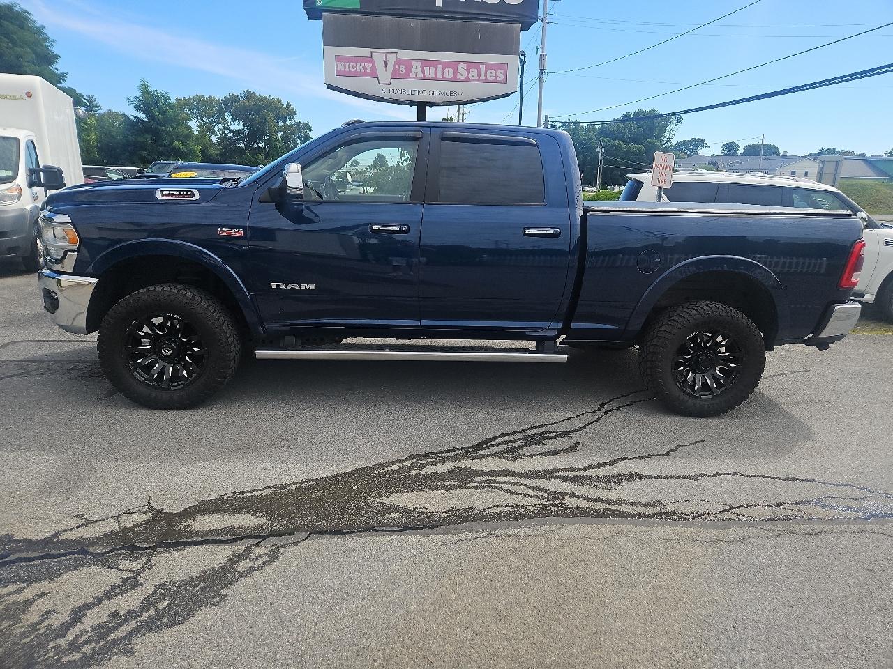 RAM 2500 Laramie 4x4 Crew Cab 6'4" Box 2019