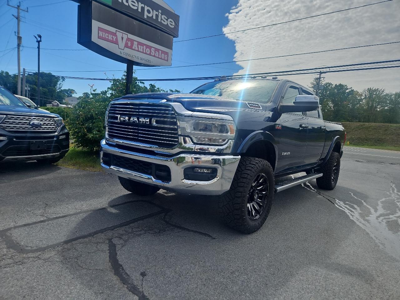 RAM 2500 Laramie 4x4 Crew Cab 6'4" Box 2019
