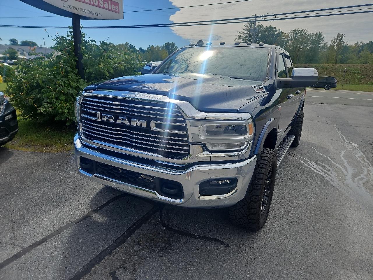 RAM 2500 Laramie 4x4 Crew Cab 6'4" Box 2019