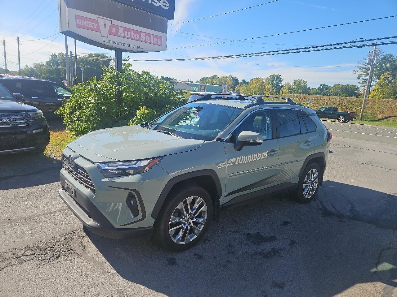 Toyota RAV4 XLE Premium AWD (Natl) 2022