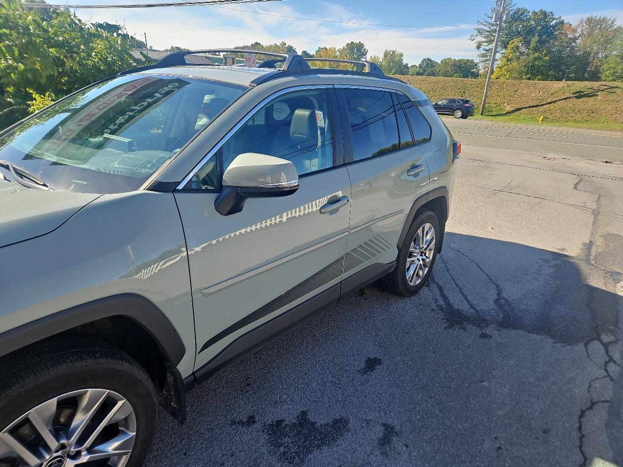 Toyota RAV4 XLE Premium AWD (Natl) 2022
