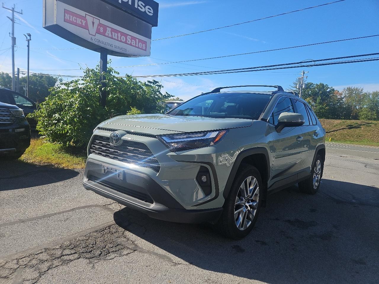 Toyota RAV4 XLE Premium AWD (Natl) 2022