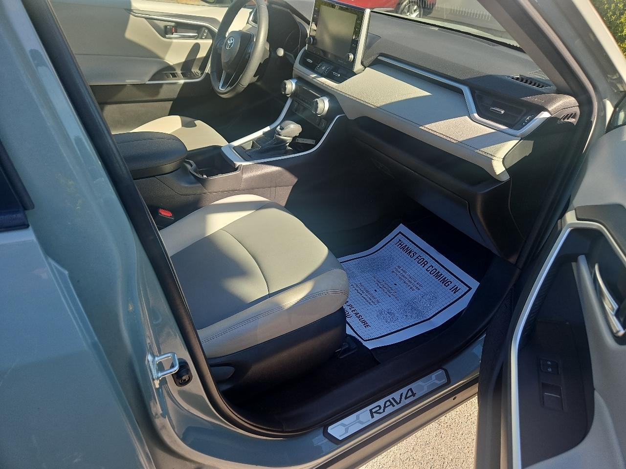 Toyota RAV4 XLE Premium AWD (Natl) 2022