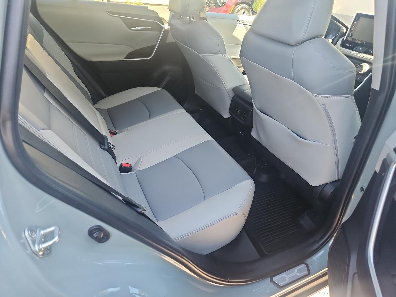 Toyota RAV4 XLE Premium AWD (Natl) 2022