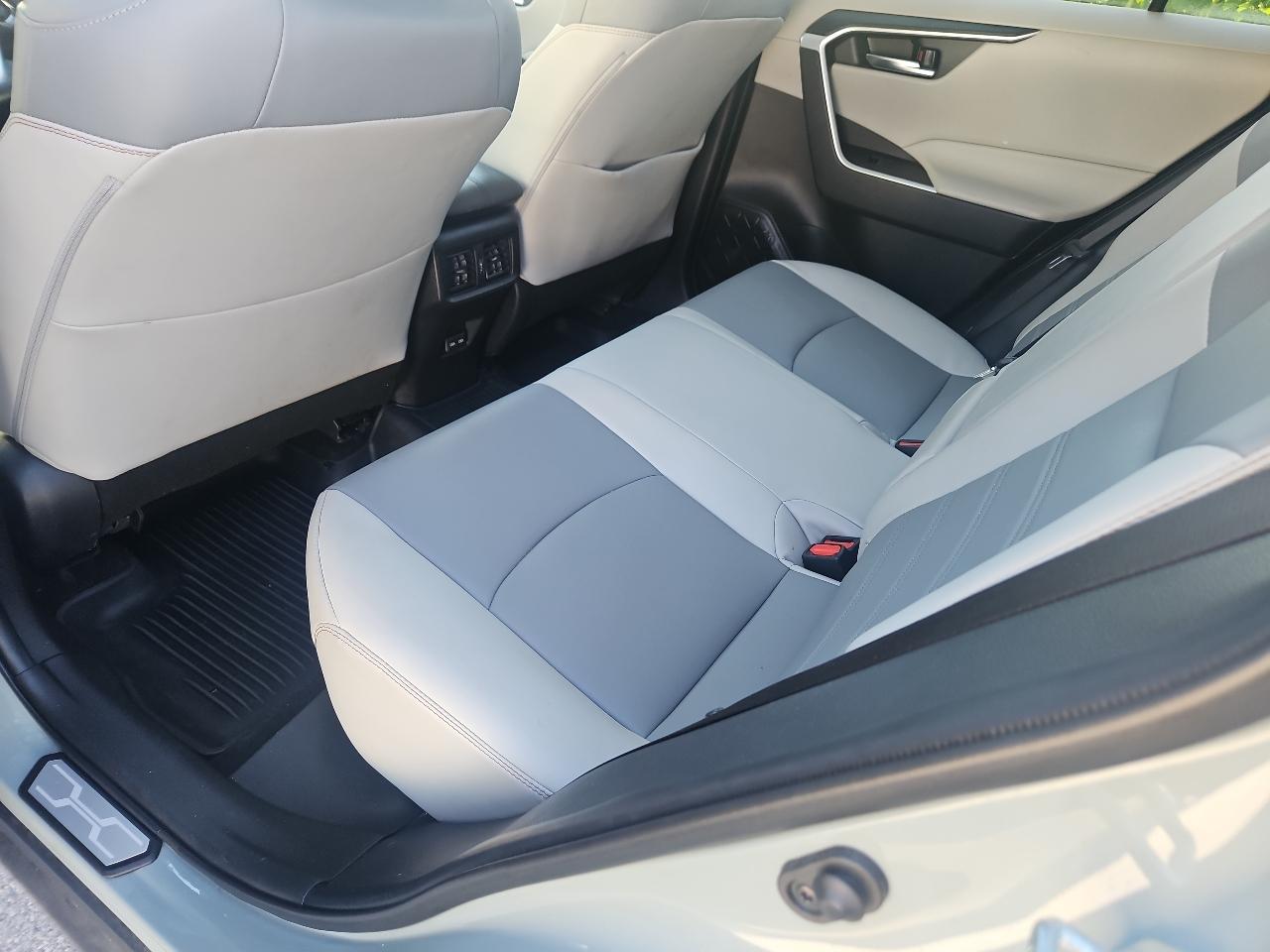 Toyota RAV4 XLE Premium AWD (Natl) 2022