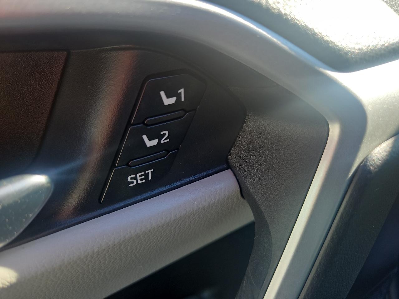Toyota RAV4 XLE Premium AWD (Natl) 2022